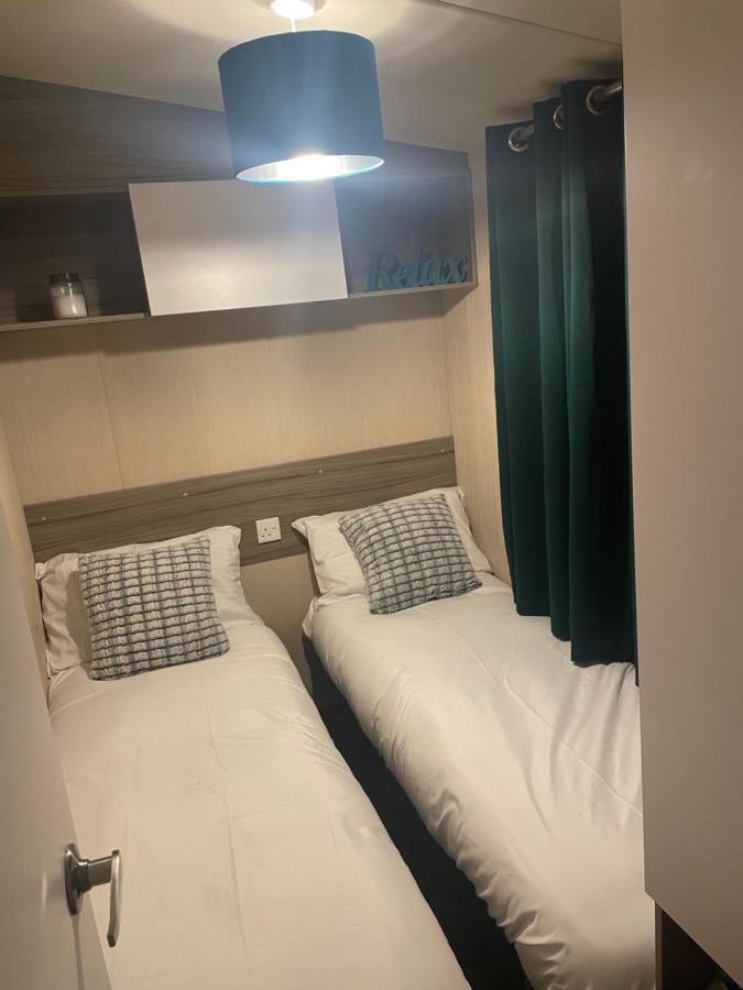 Delightful 6 Berth Holiday Home With Decking Area Chichester Exterior foto